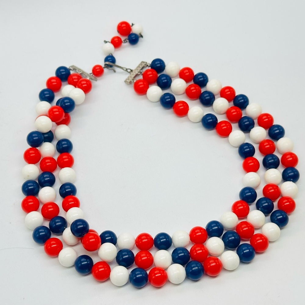 Vintage Lisner Red White Blue Plastic Beaded Necklace Triple July 4 Patriotic